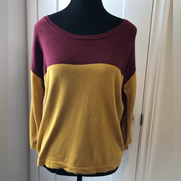 Three quarter sleeve shirt - Picture 3 of 3